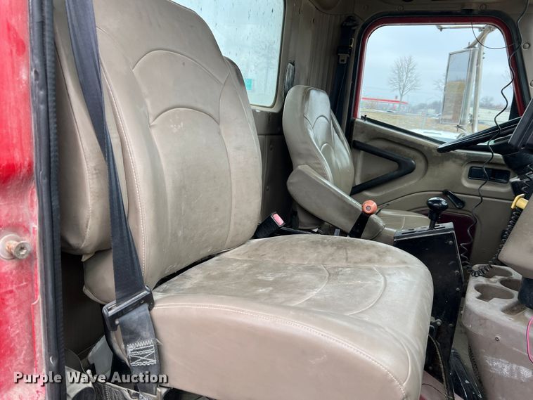 image for item JU9667 2006 International 5600i  ready mix truck