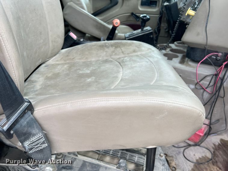 image for item JU9667 2006 International 5600i  ready mix truck