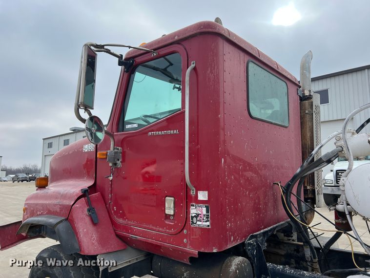 image for item JU9667 2006 International 5600i  ready mix truck