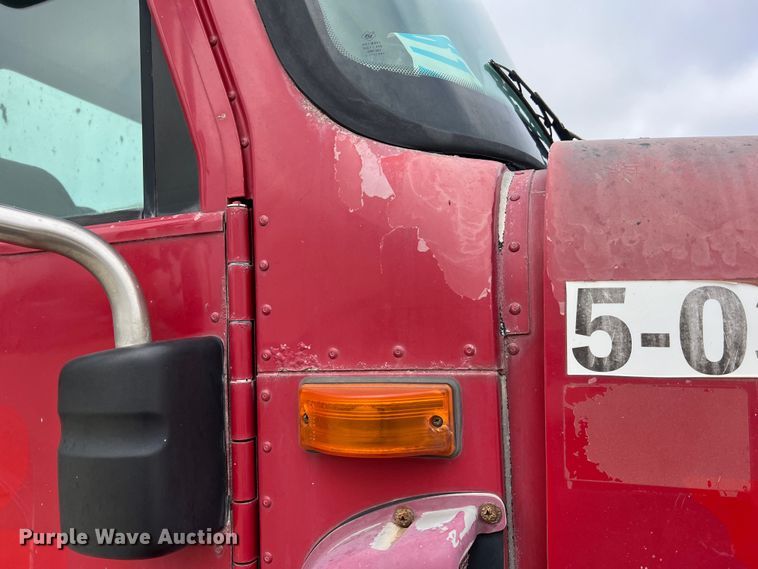 image for item JU9667 2006 International 5600i  ready mix truck