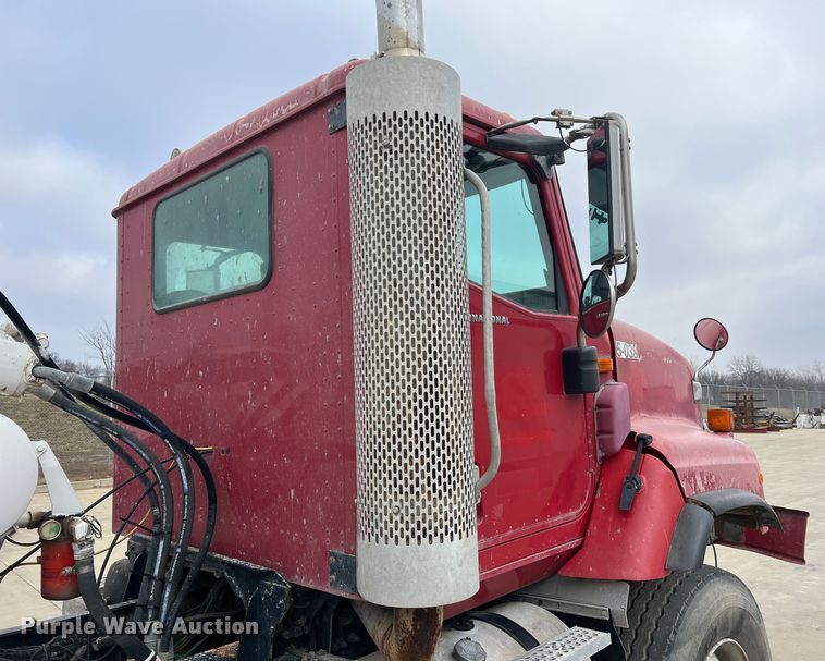 image for item JU9667 2006 International 5600i  ready mix truck