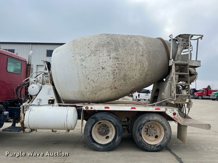 image for item JU9667 2006 International 5600i  ready mix truck