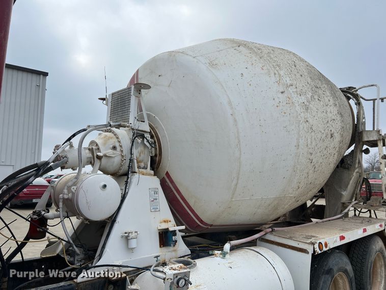 image for item JU9667 2006 International 5600i  ready mix truck