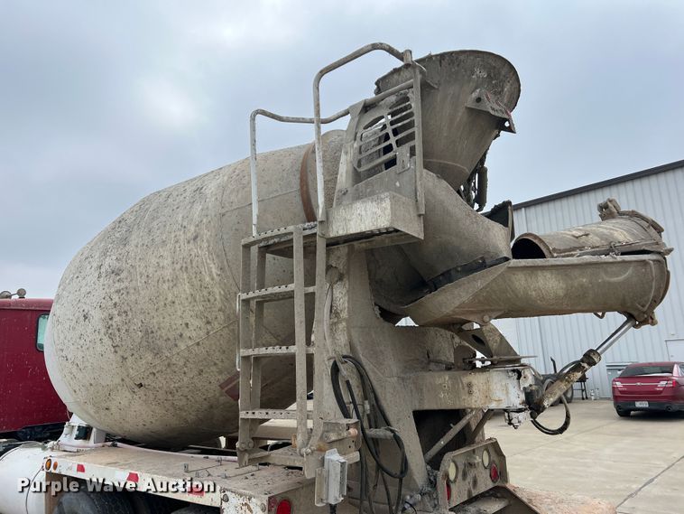 image for item JU9667 2006 International 5600i  ready mix truck