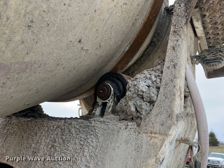 image for item JU9667 2006 International 5600i  ready mix truck