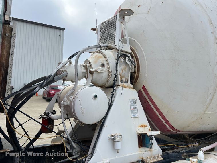 image for item JU9667 2006 International 5600i  ready mix truck