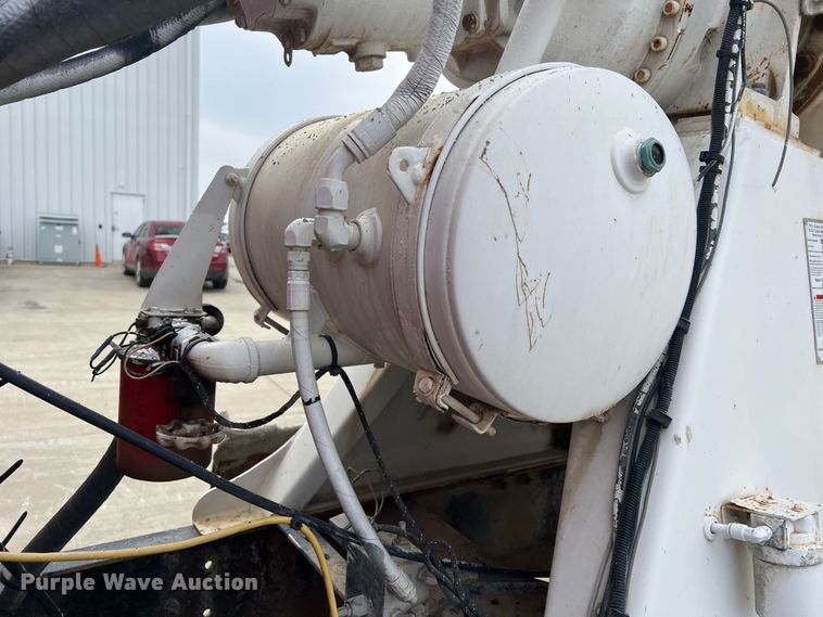 image for item JU9667 2006 International 5600i  ready mix truck