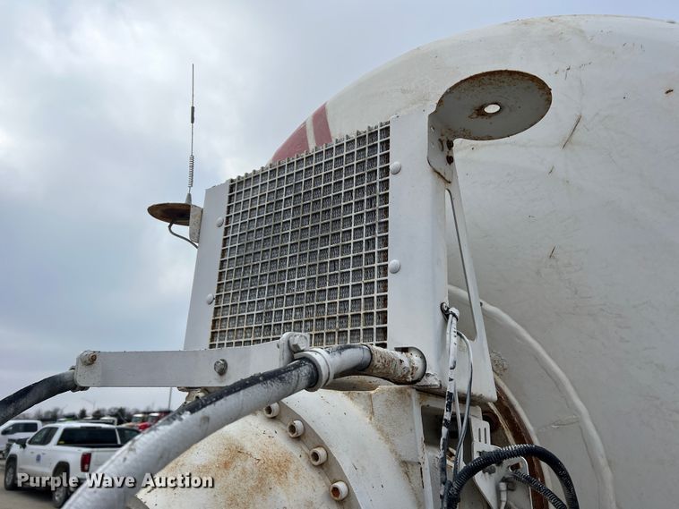 image for item JU9667 2006 International 5600i  ready mix truck