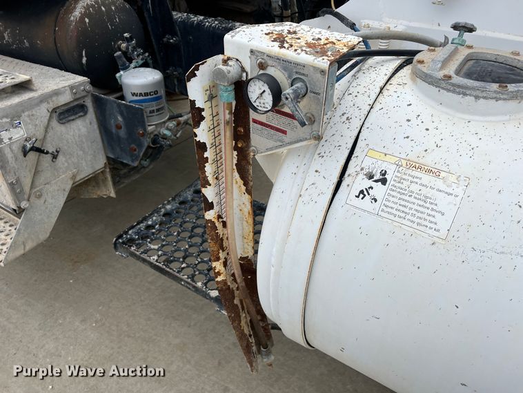 image for item JU9667 2006 International 5600i  ready mix truck