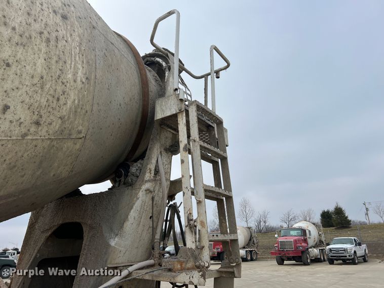 image for item JU9667 2006 International 5600i  ready mix truck