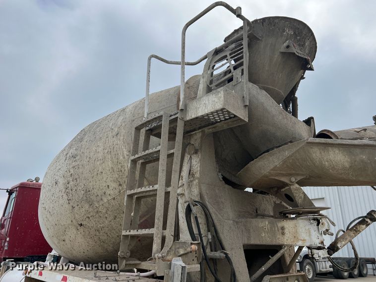 image for item JU9667 2006 International 5600i  ready mix truck