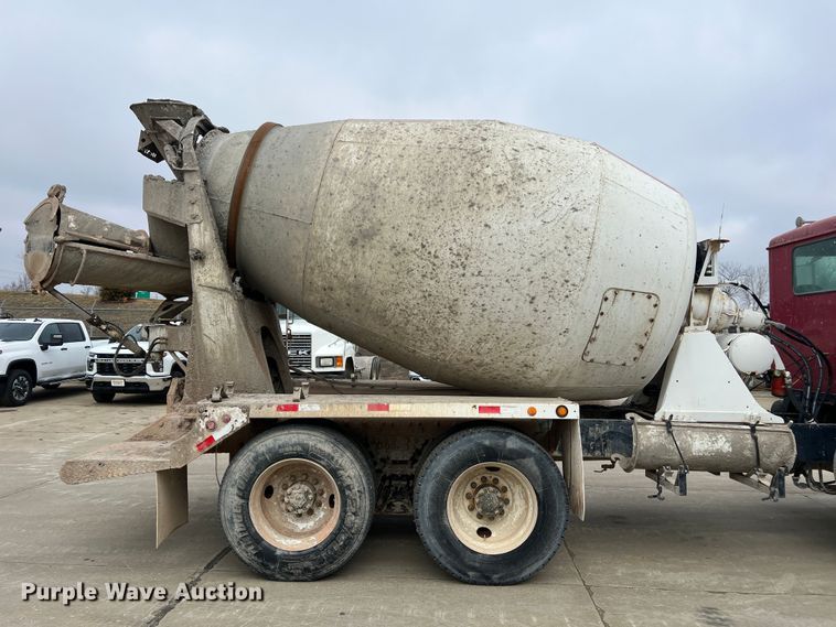 image for item JU9667 2006 International 5600i  ready mix truck