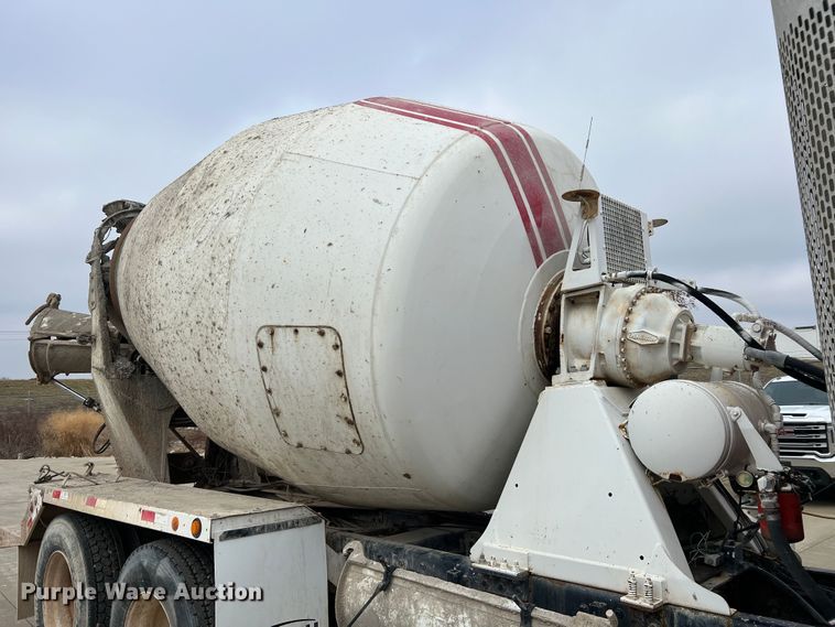 image for item JU9667 2006 International 5600i  ready mix truck