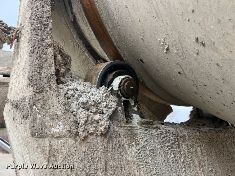 image for item JU9667 2006 International 5600i  ready mix truck