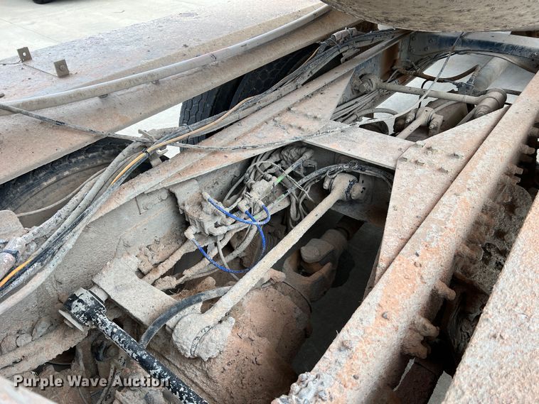 image for item JU9667 2006 International 5600i  ready mix truck