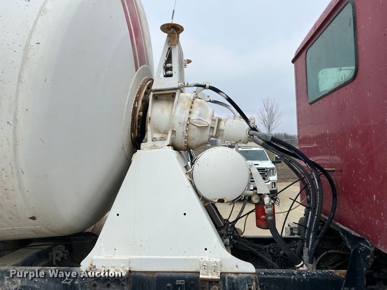 image for item JU9667 2006 International 5600i  ready mix truck