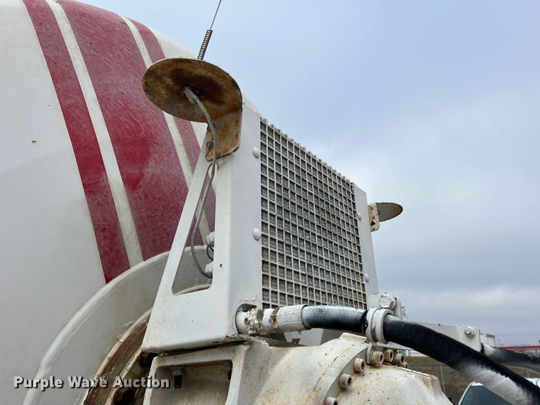 image for item JU9667 2006 International 5600i  ready mix truck