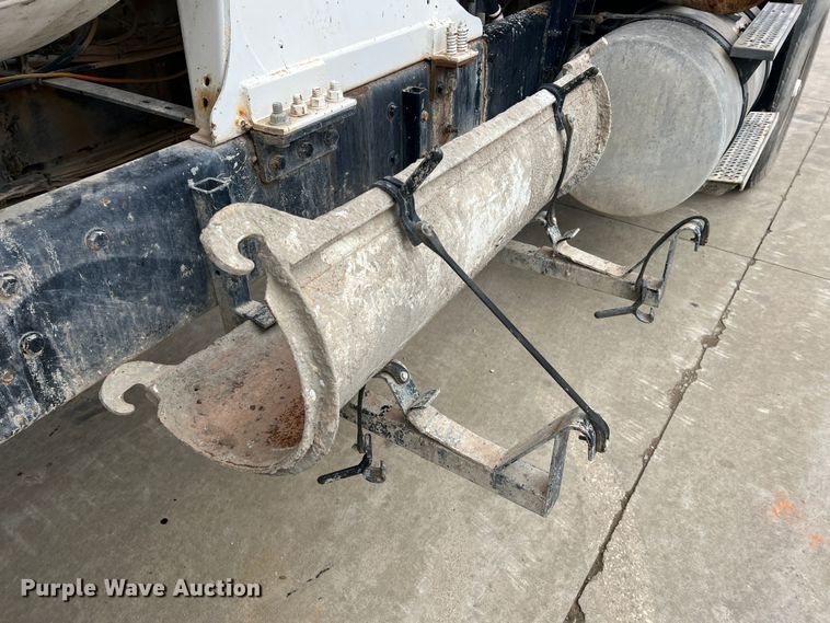 image for item JU9667 2006 International 5600i  ready mix truck