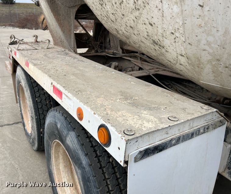 image for item JU9667 2006 International 5600i  ready mix truck