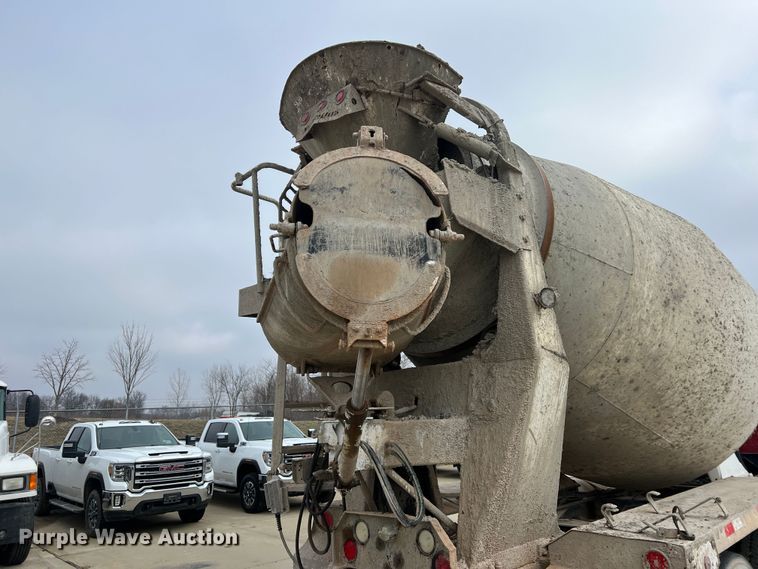 image for item JU9667 2006 International 5600i  ready mix truck