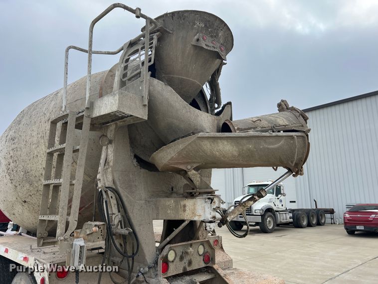 image for item JU9667 2006 International 5600i  ready mix truck