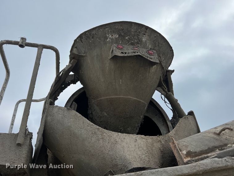 image for item JU9667 2006 International 5600i  ready mix truck