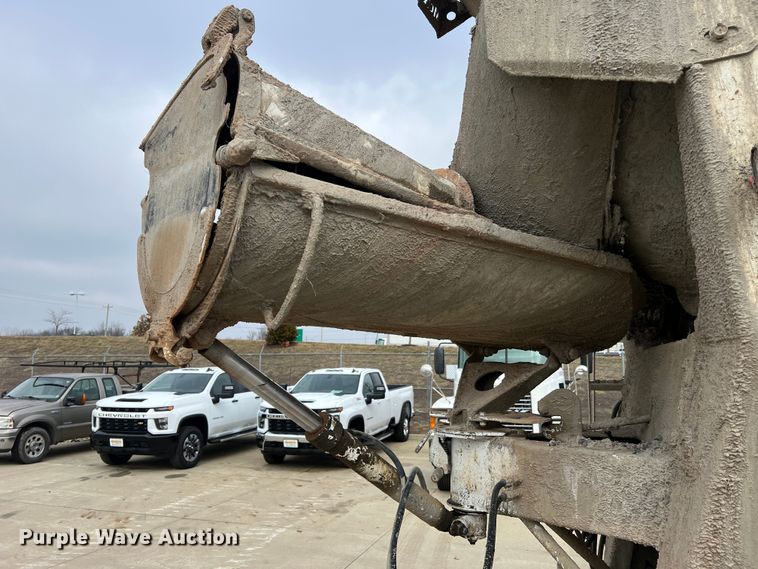 image for item JU9667 2006 International 5600i  ready mix truck