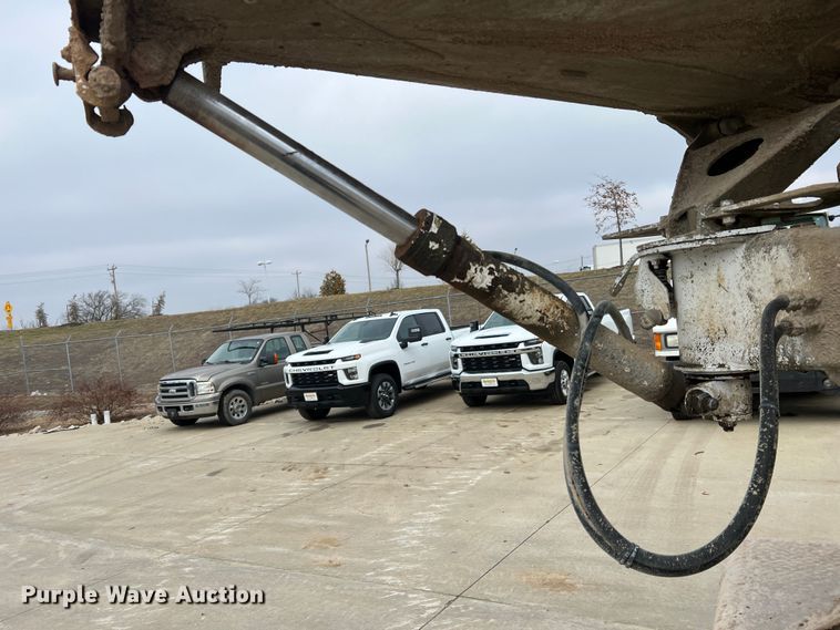 image for item JU9667 2006 International 5600i  ready mix truck