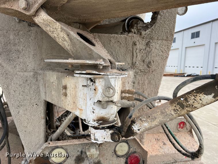 image for item JU9667 2006 International 5600i  ready mix truck