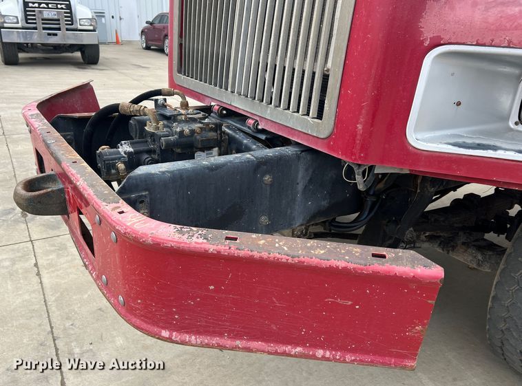 image for item JU9667 2006 International 5600i  ready mix truck