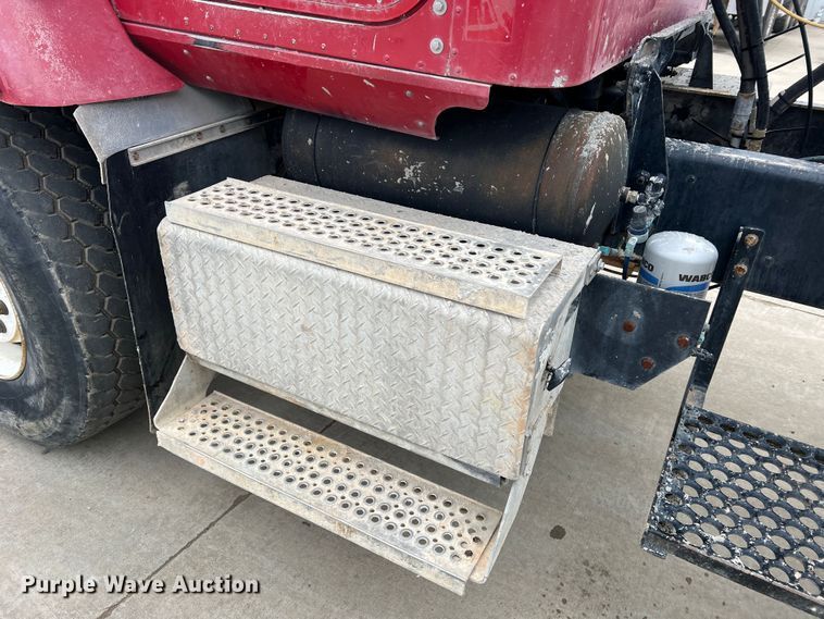 image for item JU9667 2006 International 5600i  ready mix truck