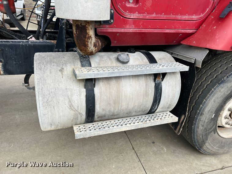 image for item JU9667 2006 International 5600i  ready mix truck