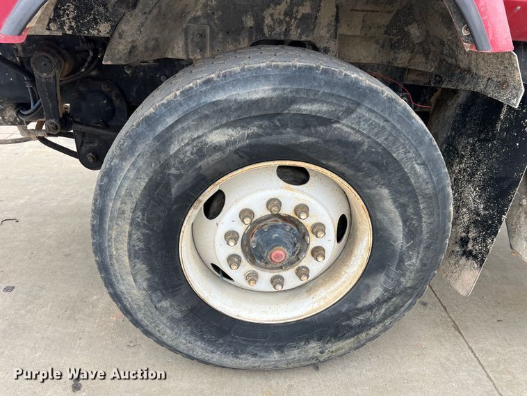 image for item JU9667 2006 International 5600i  ready mix truck