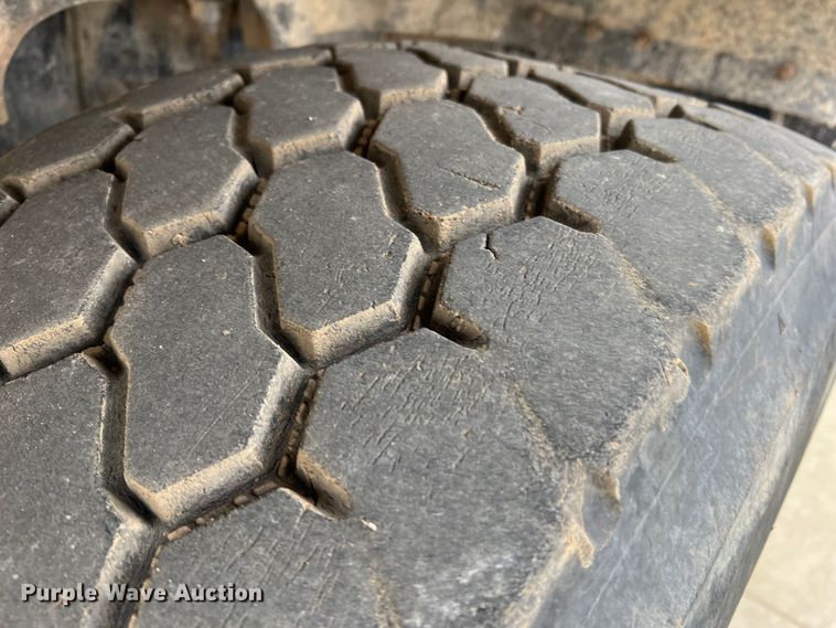 image for item JU9667 2006 International 5600i  ready mix truck