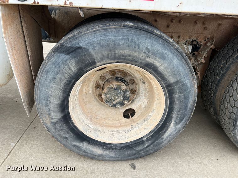 image for item JU9667 2006 International 5600i  ready mix truck