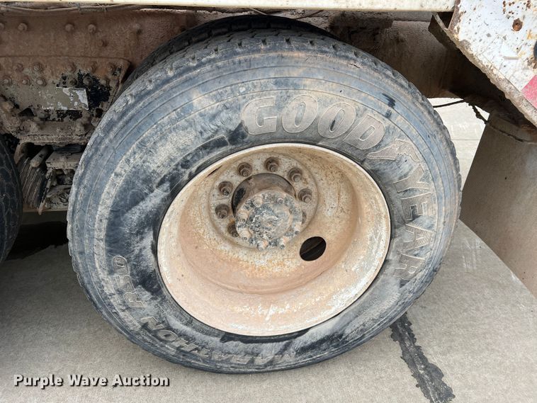 image for item JU9667 2006 International 5600i  ready mix truck