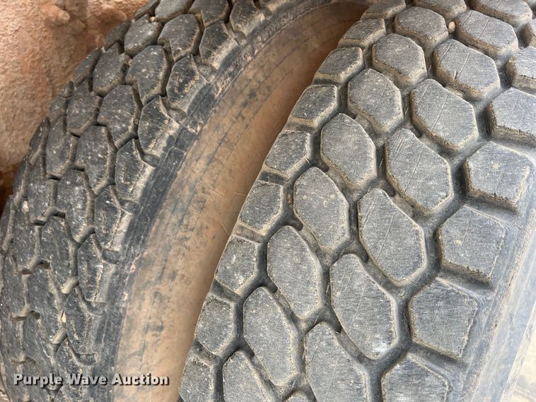 image for item JU9667 2006 International 5600i  ready mix truck