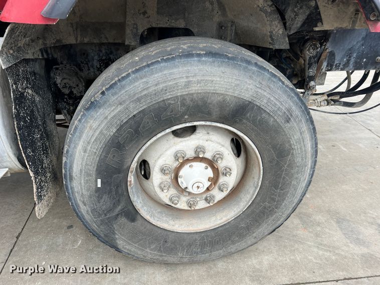 image for item JU9667 2006 International 5600i  ready mix truck