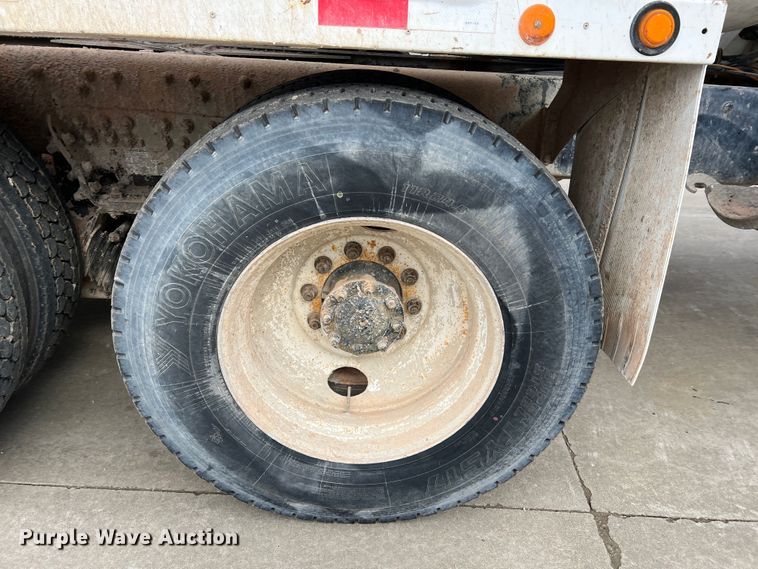 image for item JU9667 2006 International 5600i  ready mix truck