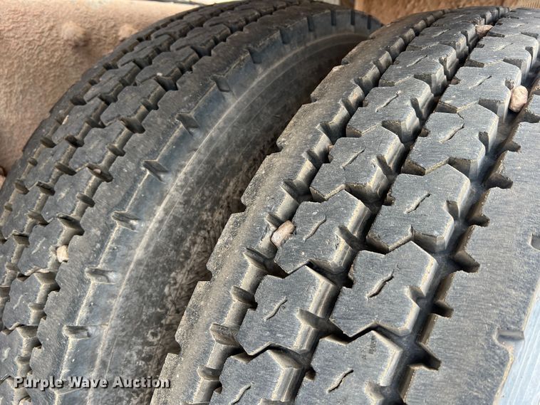 image for item JU9667 2006 International 5600i  ready mix truck