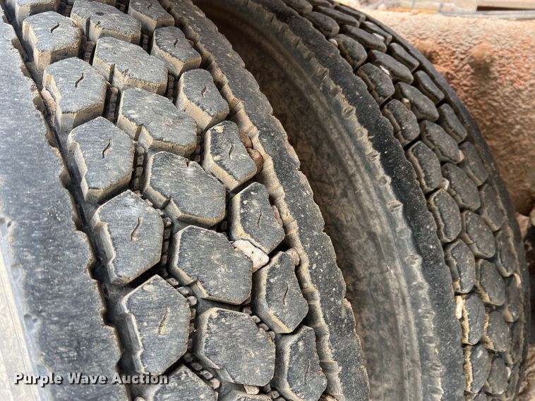 image for item JU9667 2006 International 5600i  ready mix truck