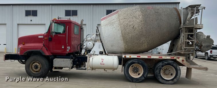image for item JU9668 2006 International 5600i  ready mix truck