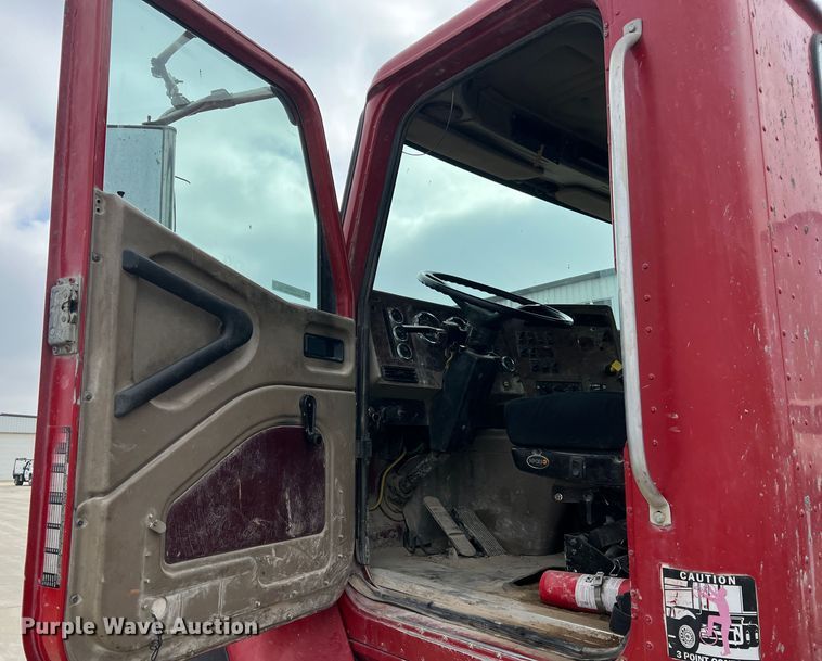 image for item JU9668 2006 International 5600i  ready mix truck