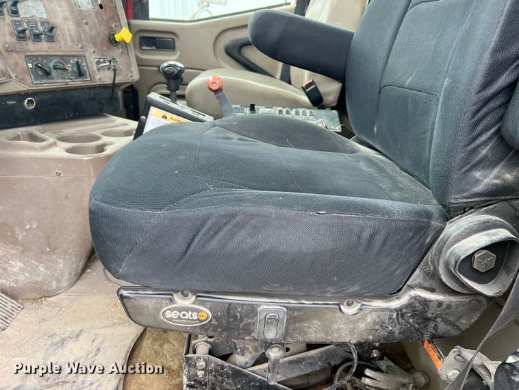 image for item JU9668 2006 International 5600i  ready mix truck