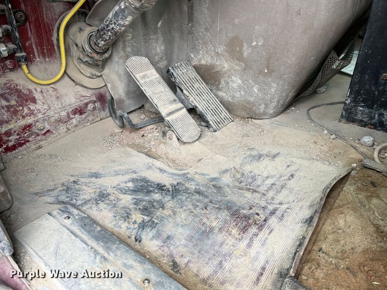 image for item JU9668 2006 International 5600i  ready mix truck