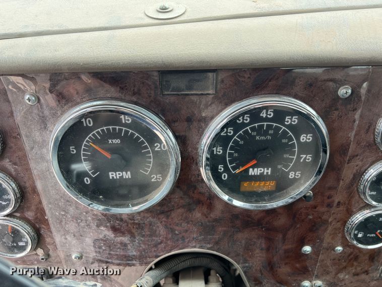 image for item JU9668 2006 International 5600i  ready mix truck