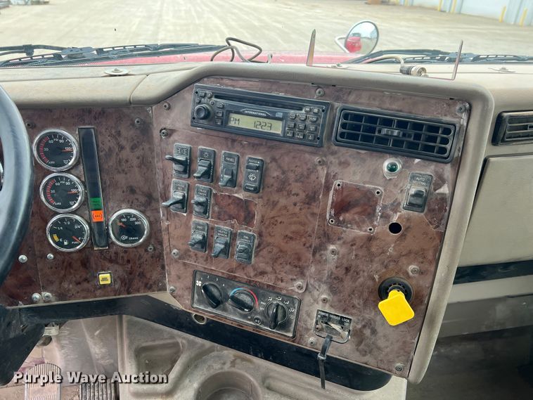 image for item JU9668 2006 International 5600i  ready mix truck