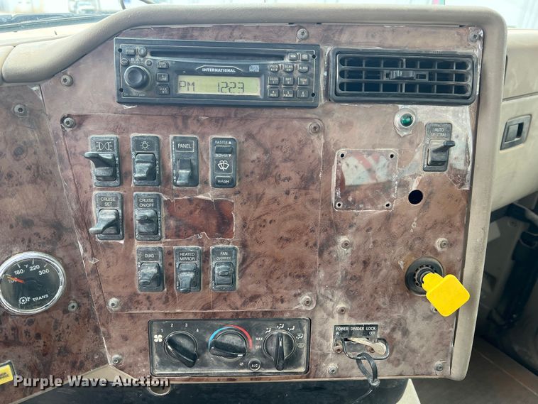 image for item JU9668 2006 International 5600i  ready mix truck