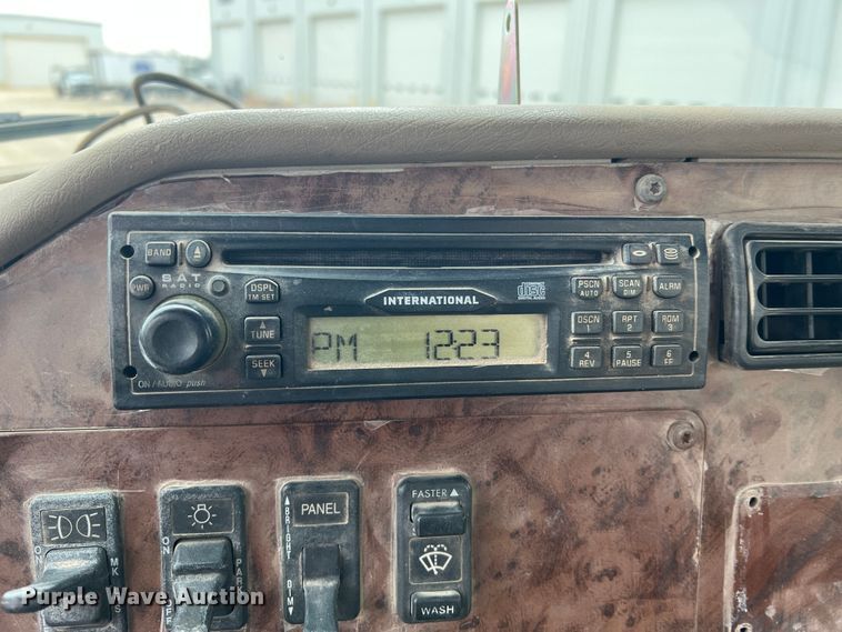 image for item JU9668 2006 International 5600i  ready mix truck