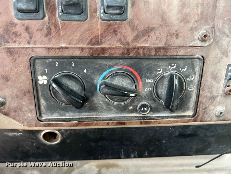 image for item JU9668 2006 International 5600i  ready mix truck